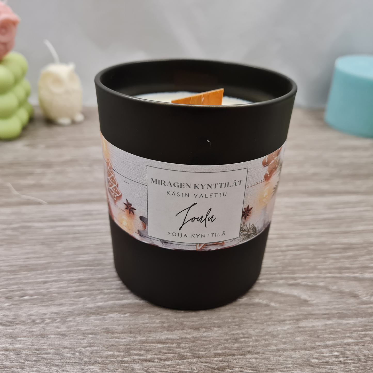Scented candle, black glass
