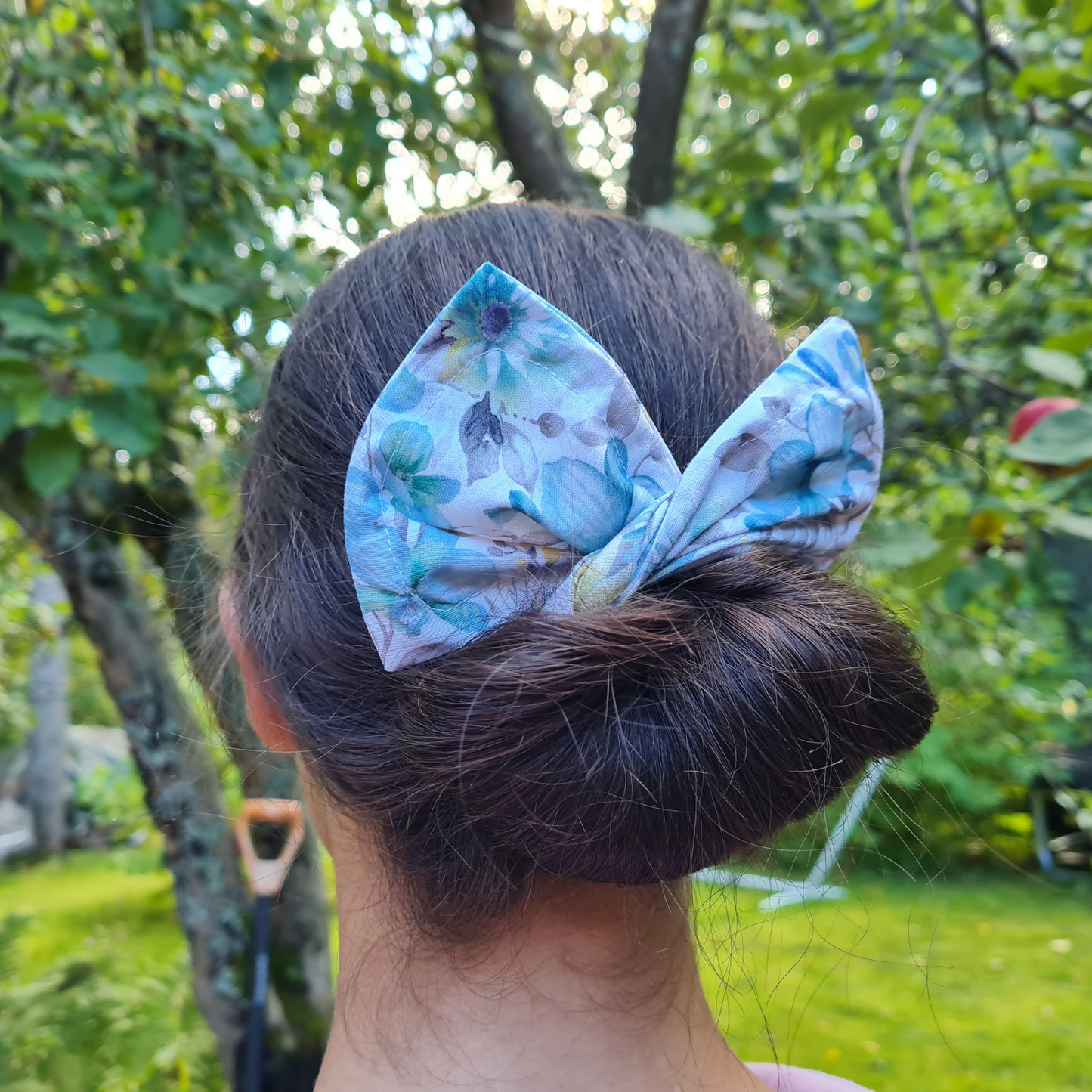 Nuttura helper, Blue flowers