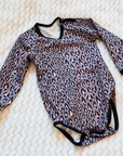 Leopardi body, harmaa